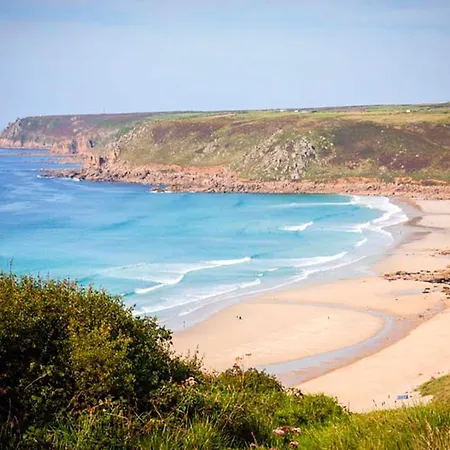 Holiday home Tresillian, Stunning Spacious By Sea-views Large Gardens *