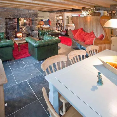 Tresillian, Stunning Spacious By Sea-views Large Gardens